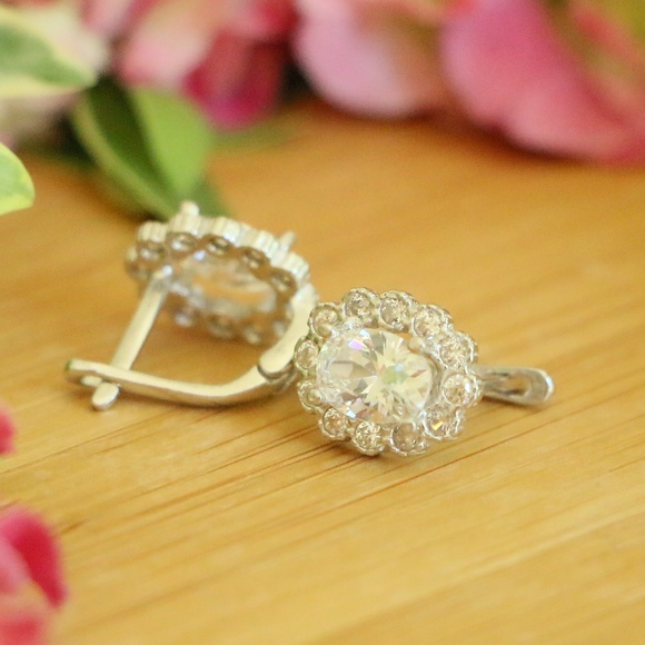 925 Sterling Silver with Cubic Zirconia Stones - Picture 7 of 8